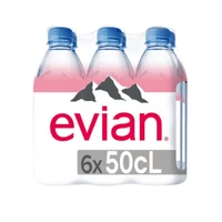 زجاجة مياه معدنية طبيعية من إيفيان